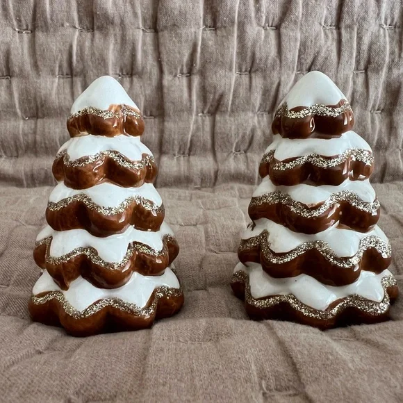 NWT Target Bullseye Ceramic Frosted Mini Gingerbread Christmas Trees Set of 2