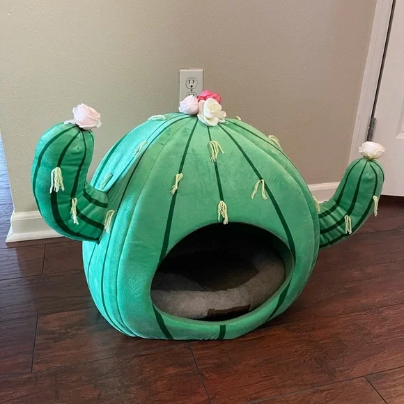 Super cute cat house!