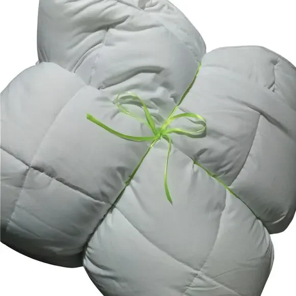 HOME EXPRESSIONS! WHITE DOWN ALTERNATIVE, HYPO ALLERGENIC, COMFORTER! SZ KING