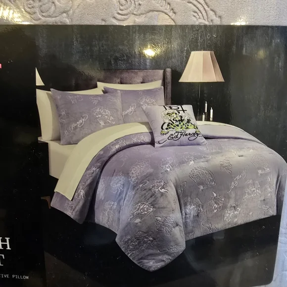 Ed Hardy 4 piece full/queen Lilac luxurious plush comforter set new
