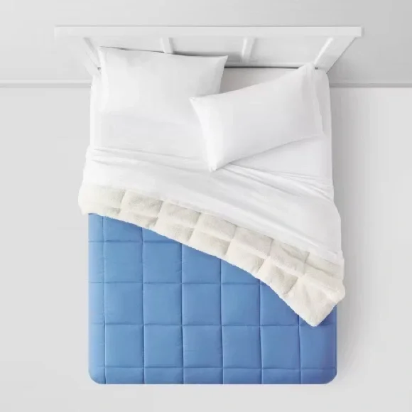 ROOM ESSENTIALS NWT faux sterling washed microfiber reversible comforter-blue