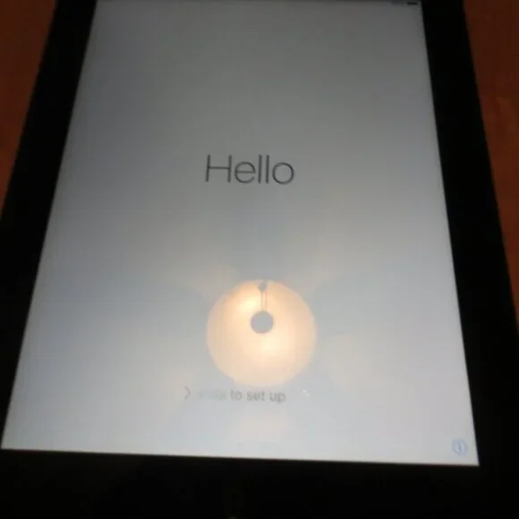 Apple iPad 2nd Gen Silver A1395 16GB Wi-Fi MC769LL/A 9.7