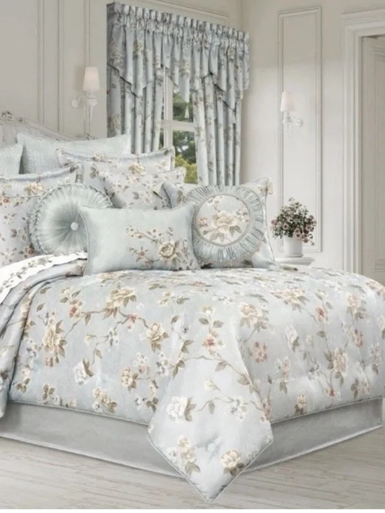 J. Queen New York Prestige Comforter Set Sz Queen NEW