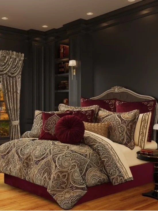Five Queens Court Bordeaux Queen 4 Piece Comforter Set NEW