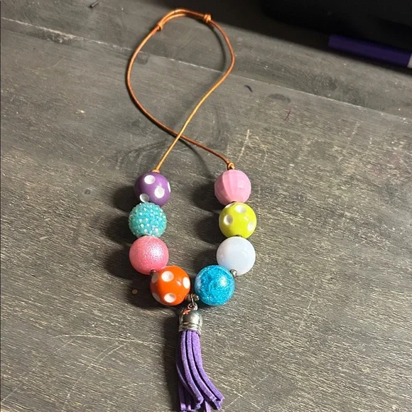 chunky acrylic bubblegum‎ bead necklace with a purple tassel
