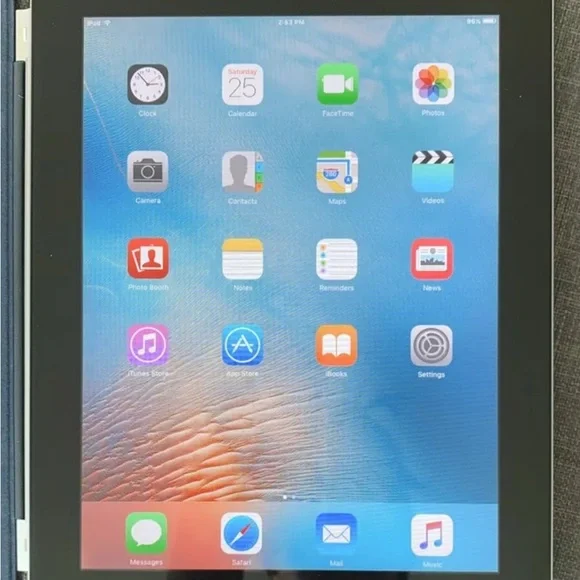 Apple iPad 2nd generation silver Tablet