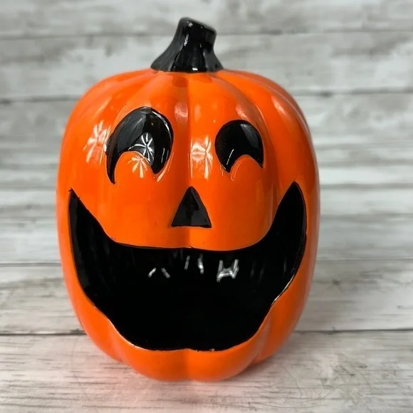 TARGET CERAMIC PUMPKIN/JACK O LANTERN CANDY DISH HALLOWEEN DECORATION
