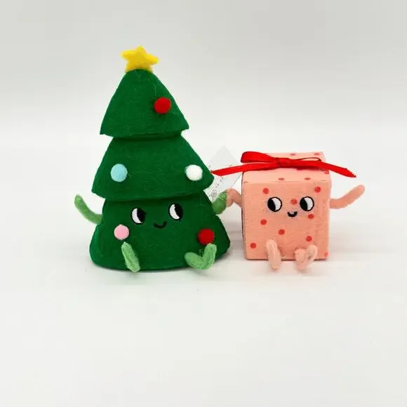 2023 Target Wondershop Duo Christmas Tree And Pink Present Figure NEW