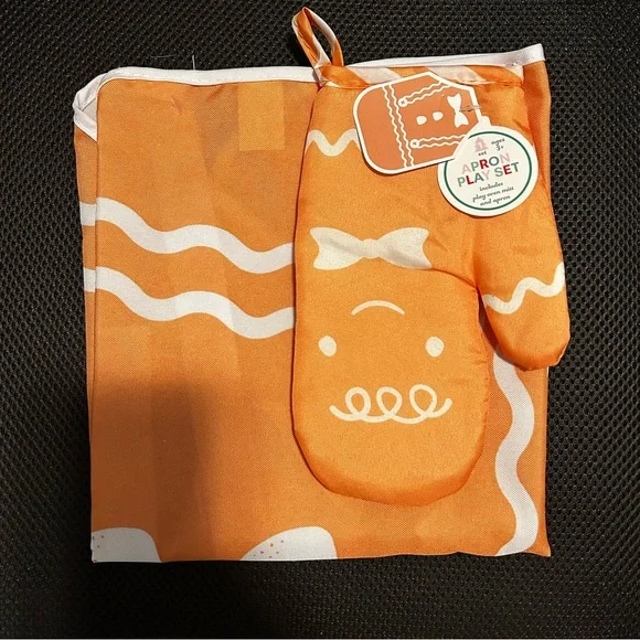 NWT Kids Play Apron and Mitt‎ Set