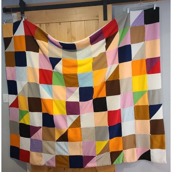 Vtg 1970s HANDMADE QUILT app 69