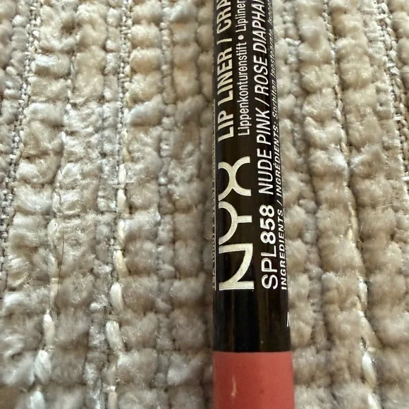 NYX Rose Pink / Rose Lip Liner