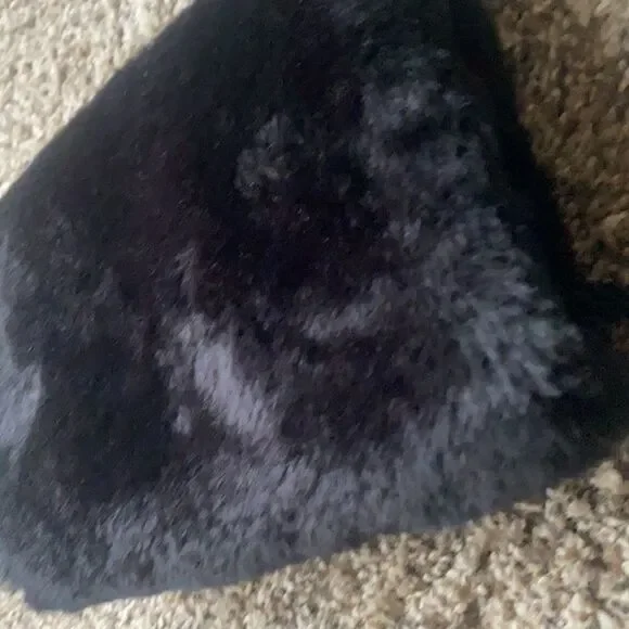 American Girl womans fancy back fur muff gloves Black