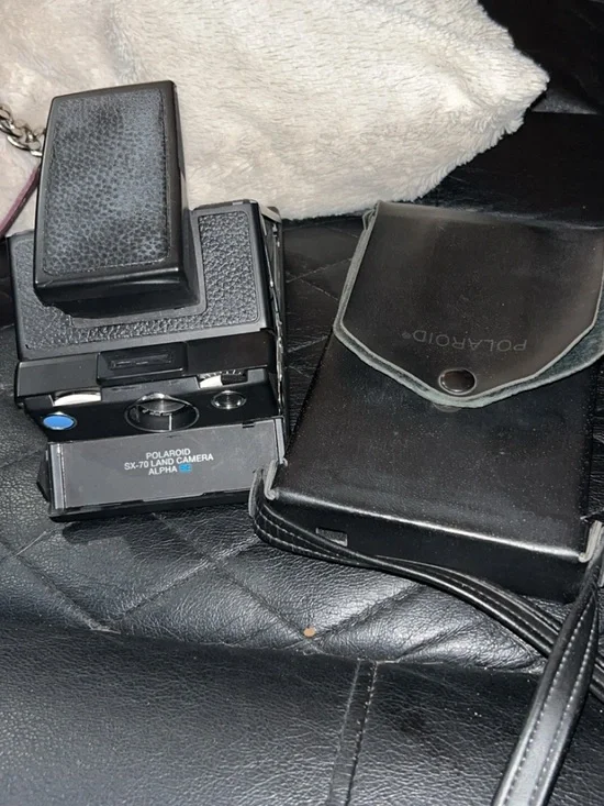 Polaroid SX-70 Land Camera Alpha in black with black case