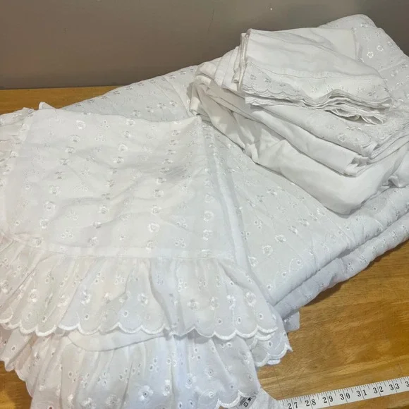 Ellison Vintage White Eyelet Floral Full Comforter Sham and‎ Sheet Set 70/30 USA