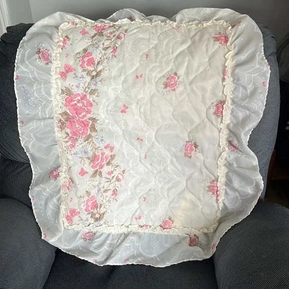 Set: 2 standard pillow cases & 1 comforter: white, pink flowers and butterflies