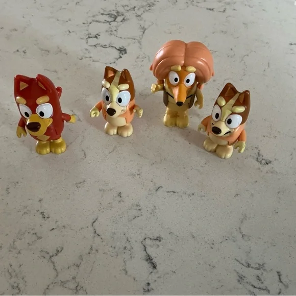 Bluey family set of 4 figure play toys
