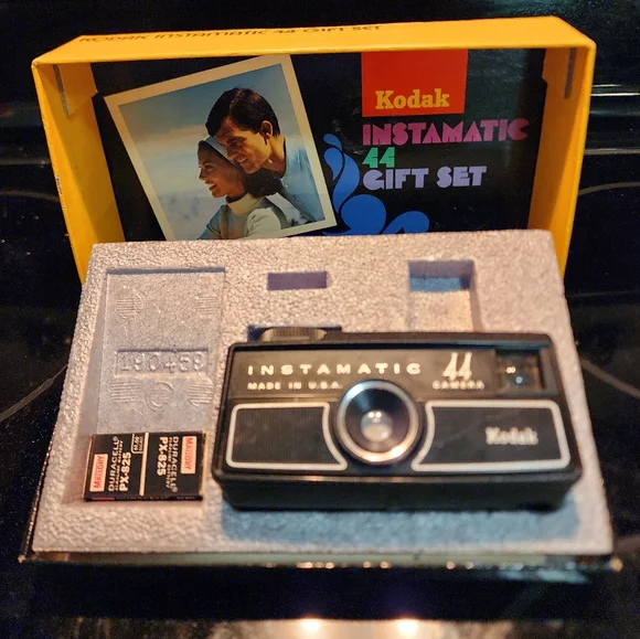 Vintage Kodak Instamatic 44 Camera in Original Box (B)
