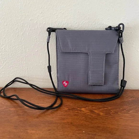 REI Canvas trifold RFID Wallet Passport‎ Crossbody Bag Pouch pockets ID Travel