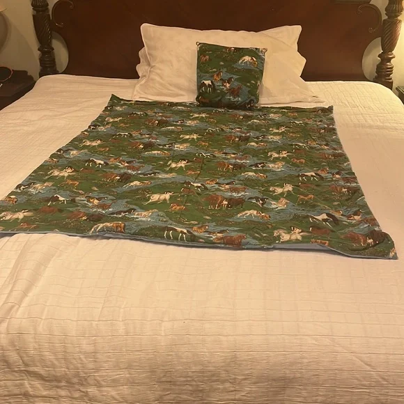 comforter & matching pillow bedding set horses girls or boys blue
