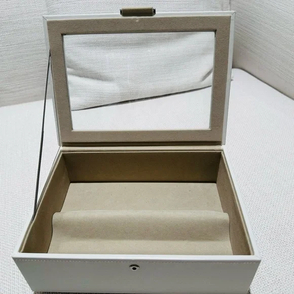 Stackers eyeglass case.