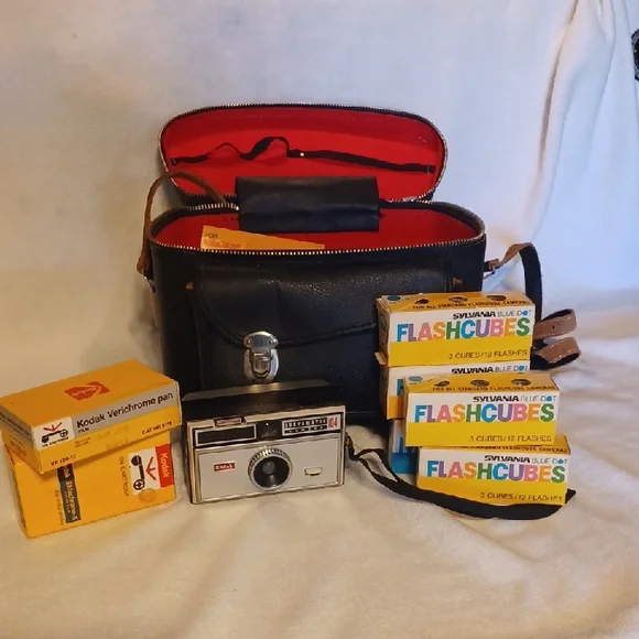 Kodak 104 Camera with Black Case Vintage Flash Cubes And Film