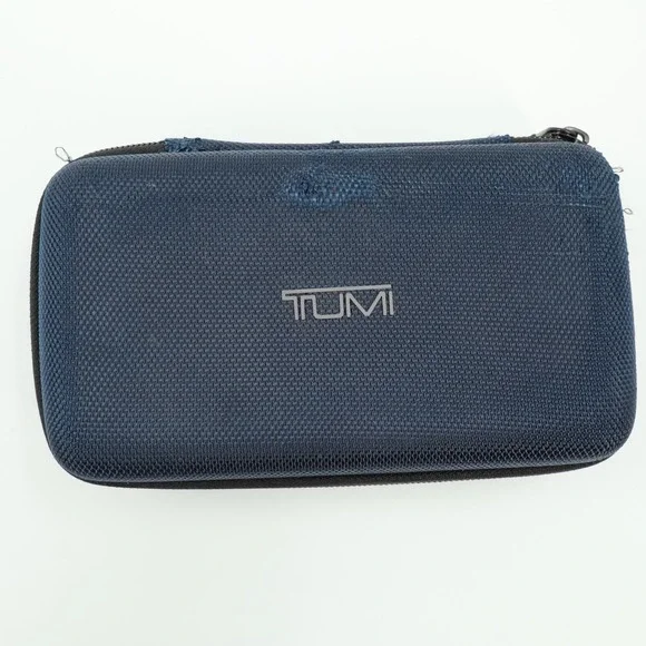 Tumi Delta Airlines‎ Amenity Kit Navy Blue Hardshell Case Kiehls Skincare Set
