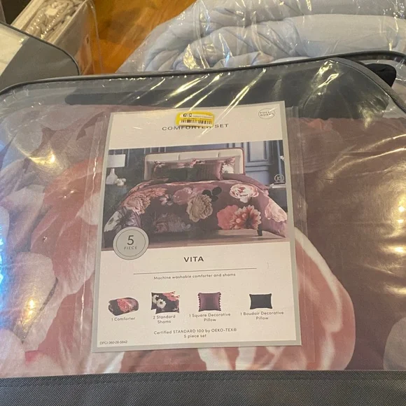 Clearance NWT Hallmark Floral Comforter Set - Pink and Purple.