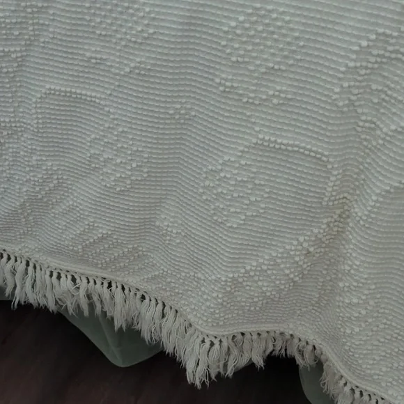 Hob Nail Chenille Bedspread. Bates George Washington Choice