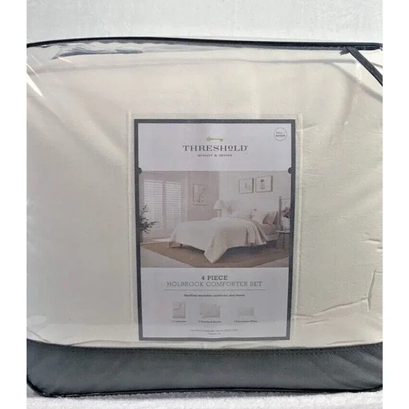 NEW Full/Queen 4 Piece Holbrook Comforter & Sham Set with Accent Pillow