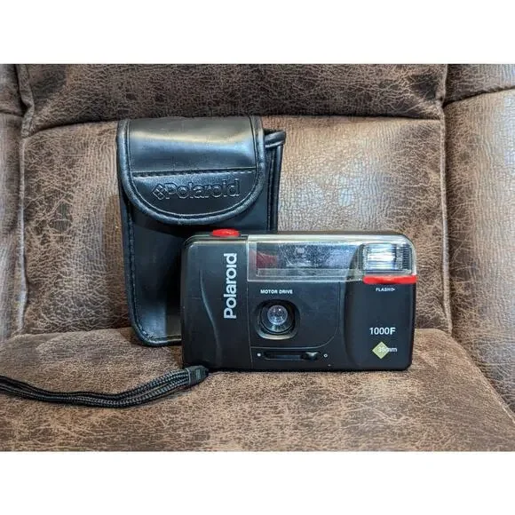 Polaroid 1000F 35mm Film Camera W/ Branded Case Uses 2 AA Batteries