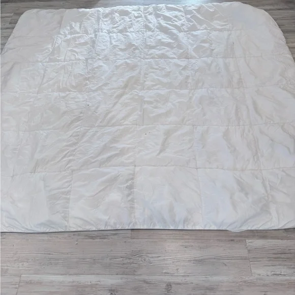 Luxurious White Comforter