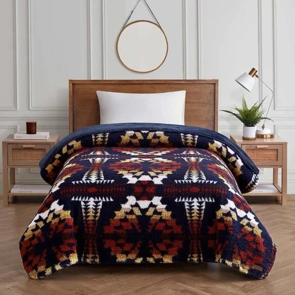 Pendleton Sherpa Fleece Blanket in Aztec Legend Lake Print, Twin