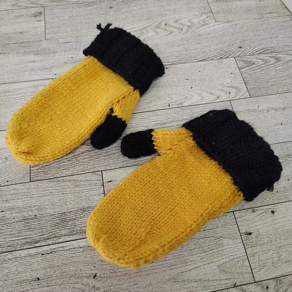 Hand‑Knit Yellow & Black Kids Mittens Bumblebee Theme Winter Accessories Child
