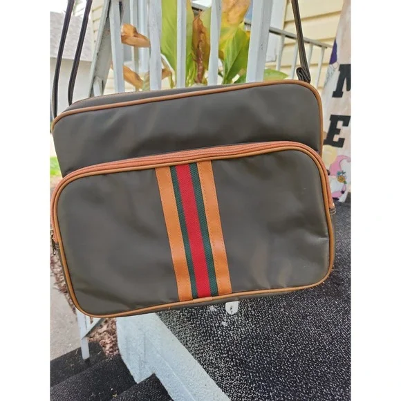 Mr Roberts Vtg Carry On Travel Bag w/ Green Red Status Stripe Made Tiawan Retro