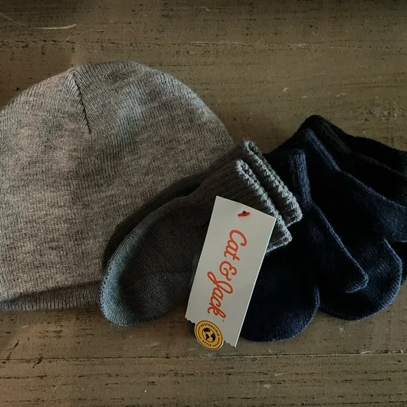 Cat & Jack Gray and Navy Kids Mittens with Grey Beanie