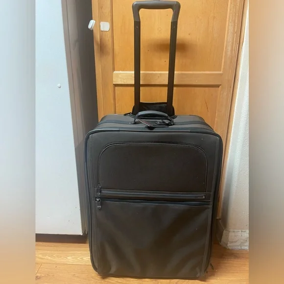 Tumi G4 22904B4 wheeled travel luggage