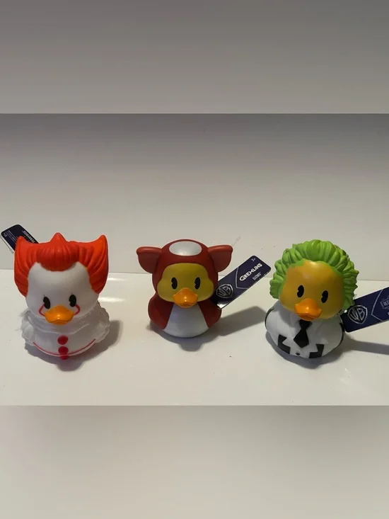 Warner Bros. Horror Icon Ducks-Set includes: Beetlejuice, Pennywise & Gizmo(NWT)