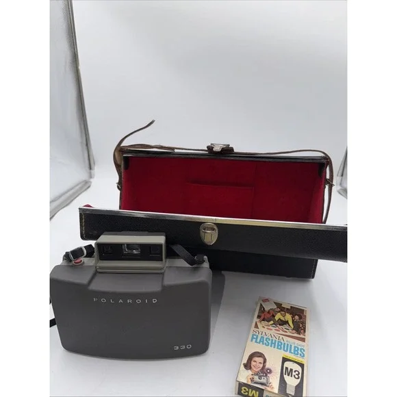 VINTAGE POLAROID LAND CAMERA AUTOMATIC 330 IN CASE