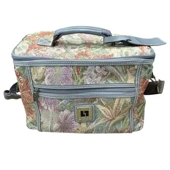 2 VINTAGE EUC LEISURE LUGGAGE BLUE TAPESTRY CARRYON BAG