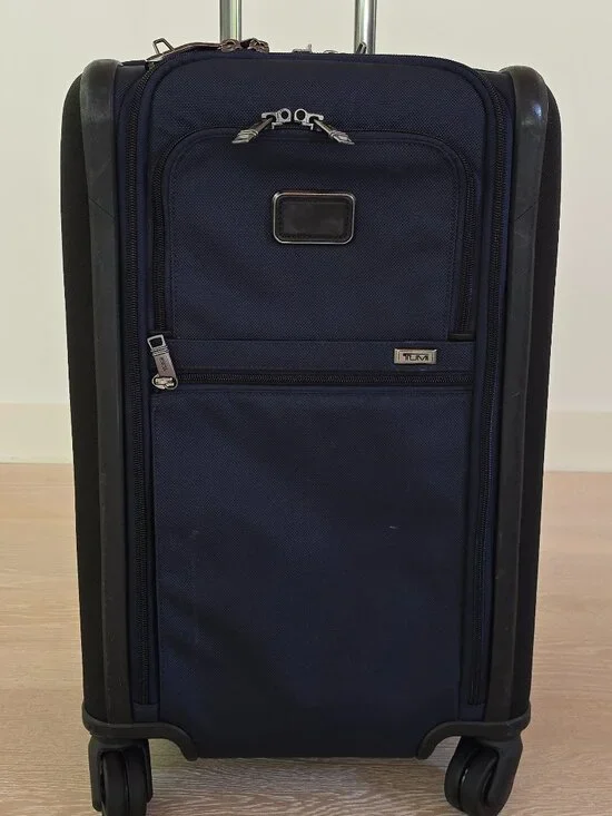 TUMI Alpha 3 International Dual Access 4-Wheeled Carry-On Spinner Luggage in Nav
