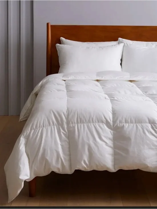 Quince alternative down comforter queen/full either lightweight or all season