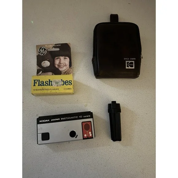 Vintage KODAK Pocket INSTAMATIC 10 Camera Uses 110 Film with case and winder