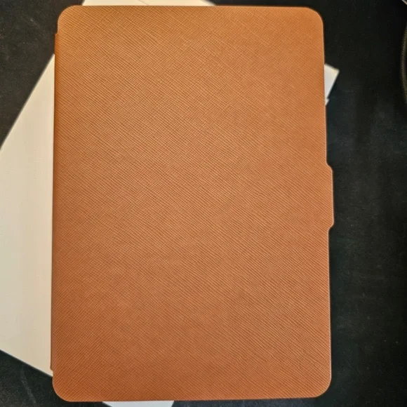 Authentic Omoton Kindle Paperwhite (pre-2018 models) hardshell case, NIB, brown