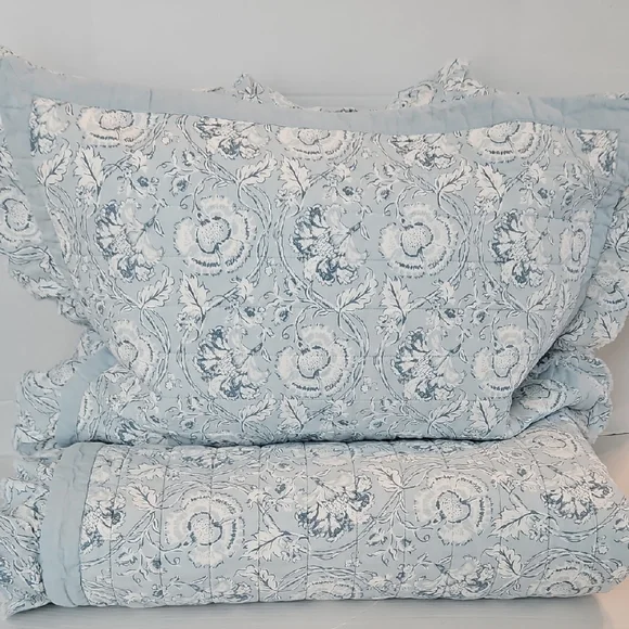 Rachel Zoe Floral Blues White Quilted Shabby Chic Twin Coverlet Pillow Sham Set