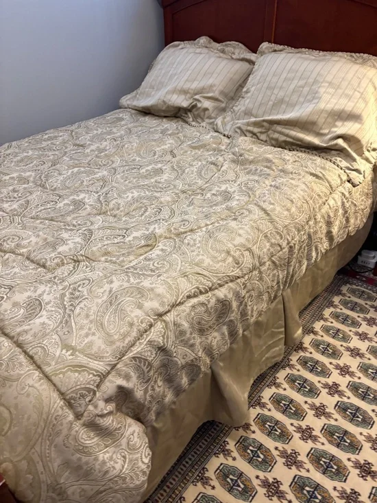 Jacquard Woven Paisley 6 Piece Queen Size Comforter Set