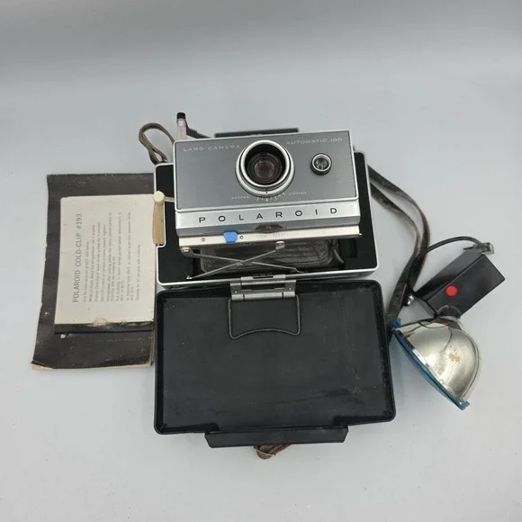 Vintage Polaroid 100 Automatic Land Camera w Case Flash Manual UNTESTED