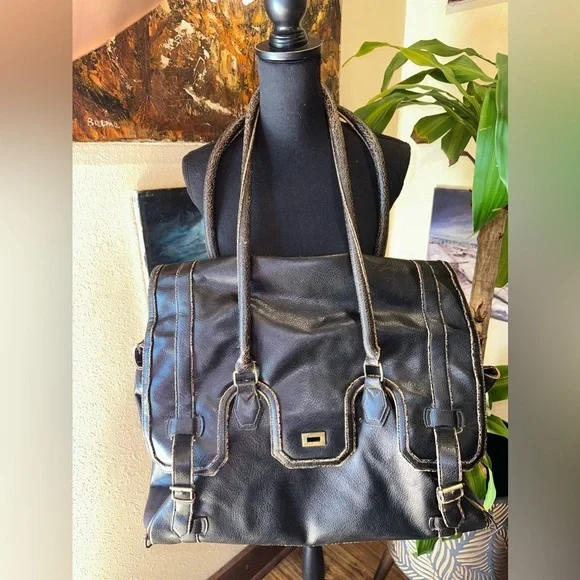 FINA FIRENZE TRAVEL DISTRESSED LEATHER MESSENGER BAG MANY POKETS .