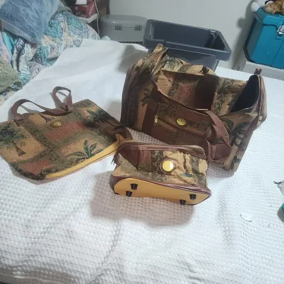 THE BEST LUGGAGE NWT SET OF 3 BAGS TRAVEL BAGS SET