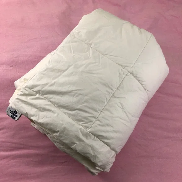 The Company Store twin duvet insert Primaloft down alternative corner loops