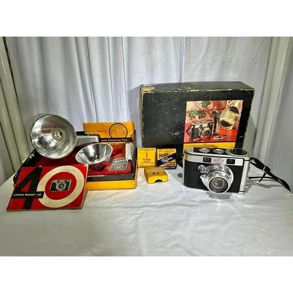 MINT Cond VINTAGE Kodak Signet 40 46mm Camera with Case & flash in Original
